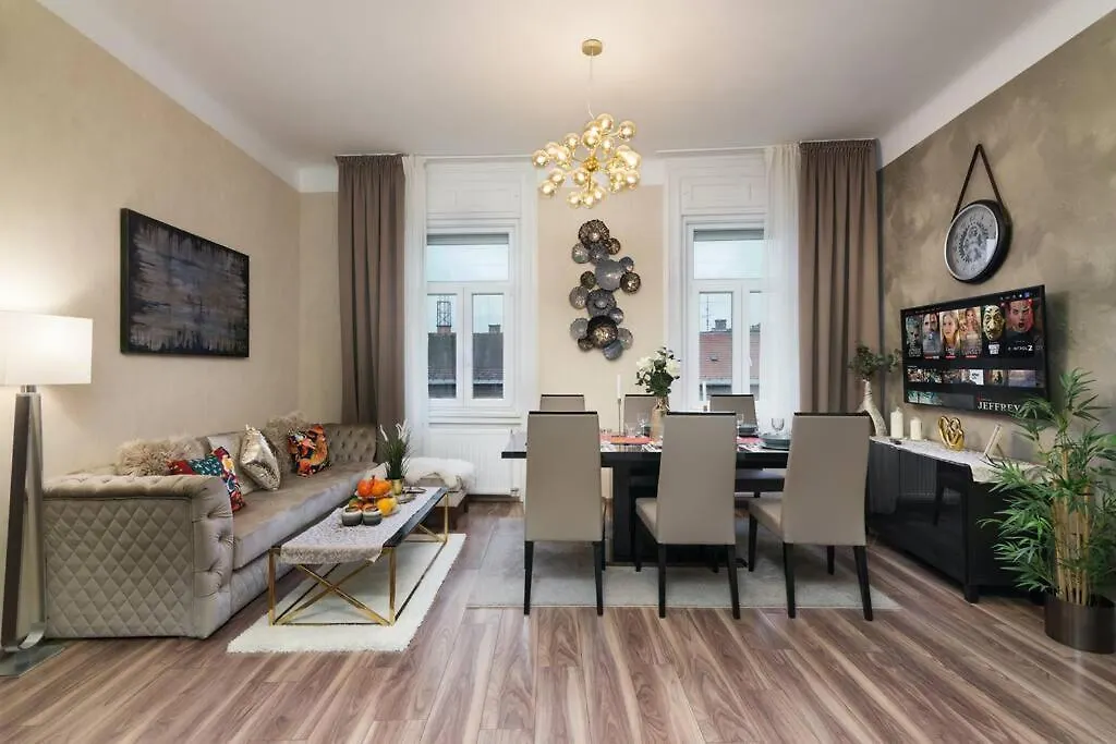 Contemporary Hidden Gem Art-Deco Residence Budapest