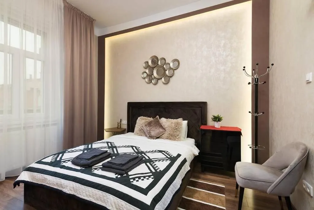 Contemporary Hidden Gem Art-Deco Residence Budapest